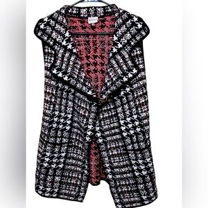 Sioni Houndstooth Asymmetrical Vest GoldTone Clip Closure. Blk, Wht & Red. S/M